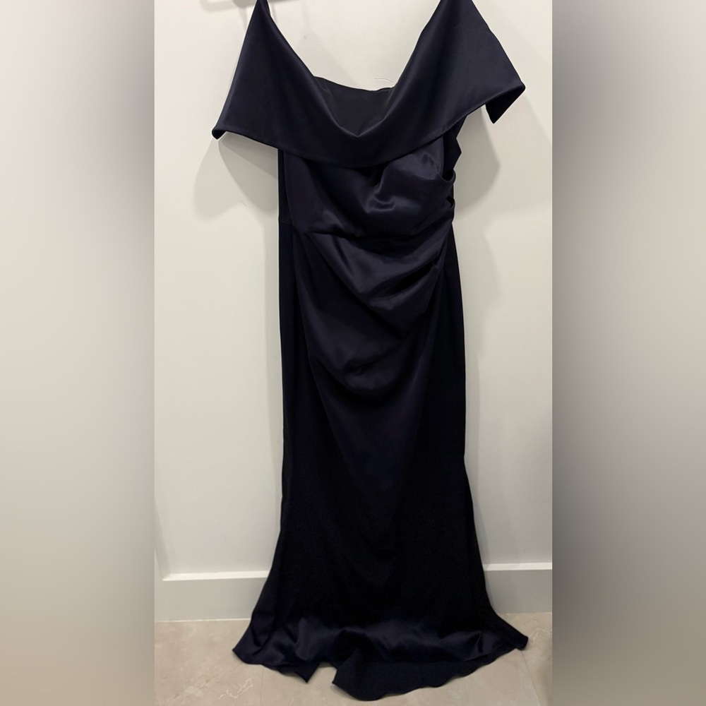 Vince Camuto Navy Lustrous satin ruche shoulder baring gown flare fishtail train - Picture 11 of 13